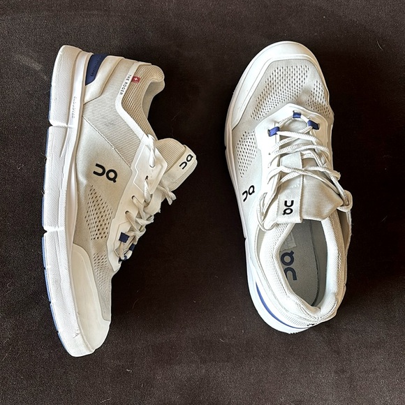 COPY - On Cloud The Roger - Picture 1 of 4